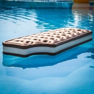 Aufblasbares Sandwich Eis - Gigantic Ice cream Sandwich Pool Float