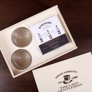 Privatglas Whiskey Geschenk Set mit gratis Gravur - in Box aus Holz -The Last Gentleman