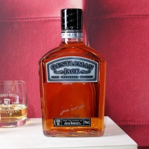 Privatglas 10-tlg Whiskey Set 4 Gläsern mit Gravur, 4 Untersetzer, Gentleman Jack + Holz-Schatulle
