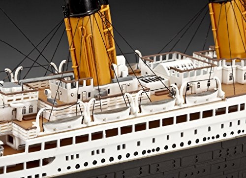 Revell Modellbausatz 05715 - Geschenkset 100 Jahre Titanic im Maßstab 1:400
