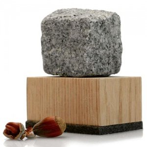 RAUMTEILER archaischer Nusskanacker