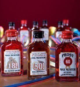 12x Likör mit Namen des Geburtstagskinde