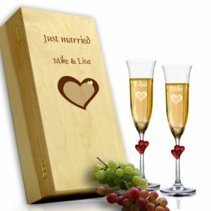 2 Sektgläser in Holzkiste