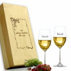 2 Weißweingläser in Holzkiste