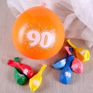 8 Luftballons zum 90. Geburtstag