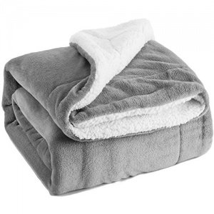 Kuscheldecke mit Lammfell als Geschenkidee