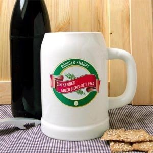 Bierkrug mit Namen und Geburtsjahr
