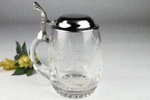 Bierkrug mit Zinndeckel