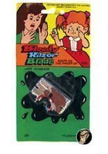 Blutige Rasierklinge