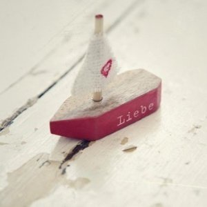 Botschaftsboot. Liebe!