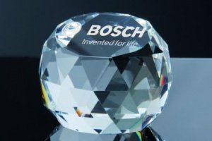 Briefbeschwerer mit Facettenschliff