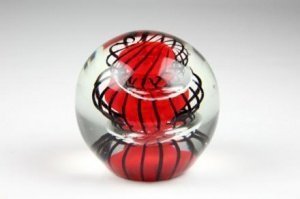 Briefbeschwerer rot-schwarz Ø8cm