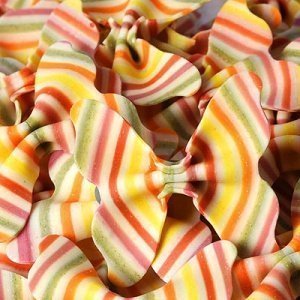 Bunte Schmetterlingsnudeln Butterfly