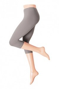 Capri-Nieten-Leggings