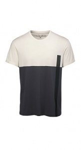 Cool konstruiertes T-Shirt