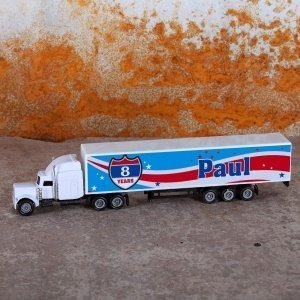 Cooler Mini-Truck mit Name und Alter