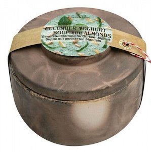 Cucumber yoghurt soup with almonds