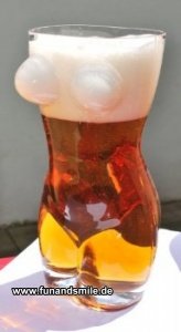 Das geile Bierglas mit sexy Frauenkörper