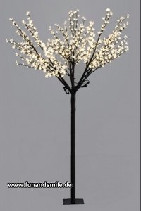Der 250cm LED Baum in warmen Weiß