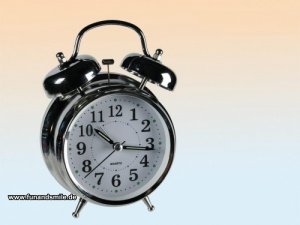 Der Retro Wecker im Chrom-Design