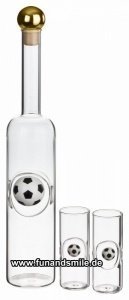 Die Fußball Glasflasche inkl. 2 Gläser f