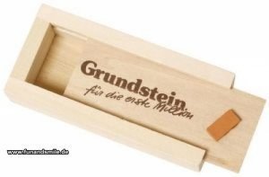 Die Grundstein Holzkiste