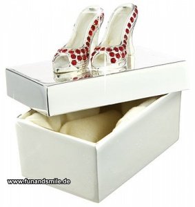 Die Schmuckdose mit feuerroten High Heel
