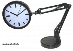 Die Schreibtischuhr im Design einer Büro