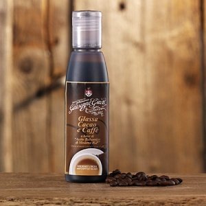 Dunkle Balsamicocreme mit Kakao und Kaff