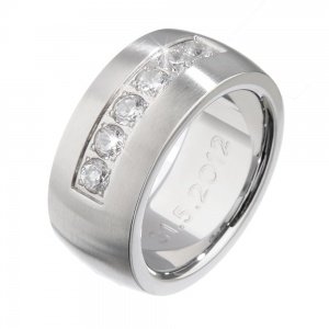 Edler Ring mit Gravur