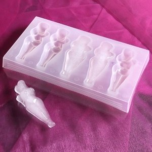 Eiswürfel sexy Frauenkörper