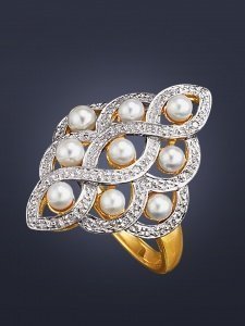 Eleganter Cocktailring mit Diamanten und