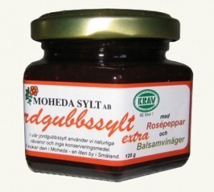 Erdbeerkonfitüre mit Schinusfrüchten und