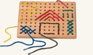 Fädelbrett von Bino Holzspielzeug