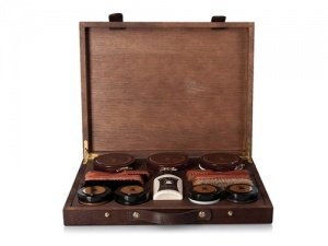 Famaco Holz-Schuhputzkoffer gefüllt