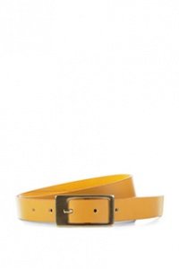 Farbiger, schmaler Ledergürtel