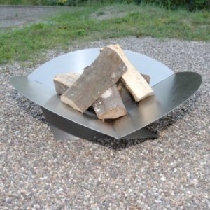 Feuerstelle Dreifaltig Stahl