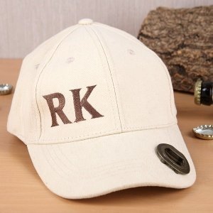 Flaschenöffner Basecap mit Initiale