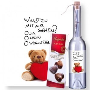 Flaschenpost Teddybär und Pralinen-Herze