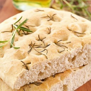 Focaccia Brot mit Rosmarin zum Fertigbac
