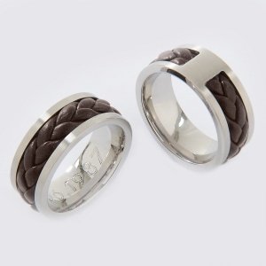 Geflochtener Ring mit Gravur