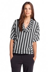 Gestreift + gelocht: T-Shirt