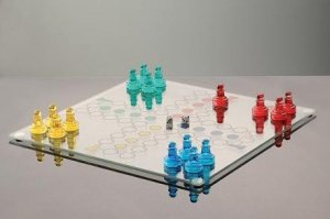 Glas Mensch-ärgere-Dich-nicht