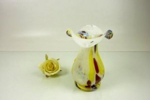 Glashütten Vase mit Wellenrand weiß 17cm