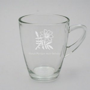Glastasse mit Gravur