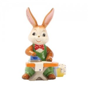 Goebel Frühjahrsputz Häschen beim Bügeln