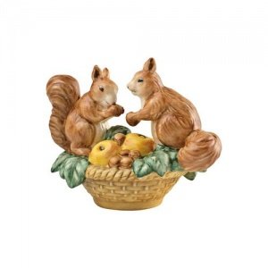 Goebel Winterwald Eichhörnchen am Obstko