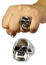 Gothic Metal Ring Totenschädel groß silb
