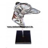 Greyhound auf Holzfuß