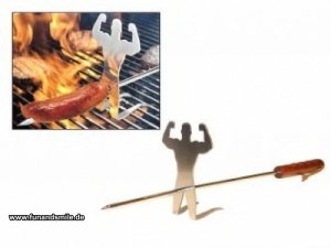 Grillspieß nackter Mann